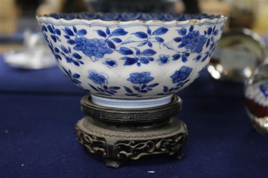 A Chinese Kangxi blue and white bowl, and stand diameter 15cm height 7cm
